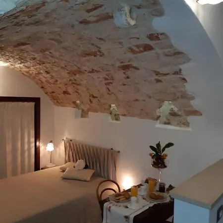 Donna Lucrezia Dimora A Corte Bed & Breakfast 3*