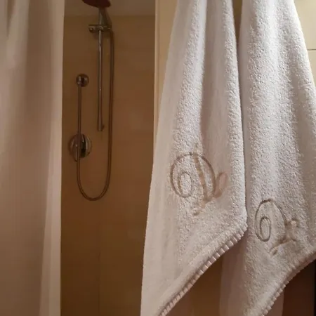 Donna Lucrezia Dimora A Corte 3* קונברסאנו